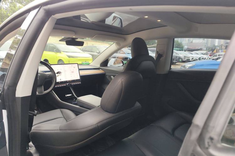 Used Tesla Model 3 2019 Long-Range All-Wheel-Drive Version Headliner
