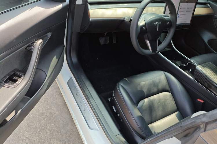 Used Tesla Model 3 2019 Standard Range Rear-Wheel Drive Upgraded Version (60 kWh) Interior 3