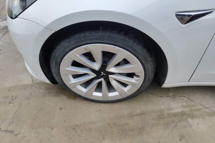 Used Tesla Model 3 2019 Long-Range All-Wheel-Drive Version Left Front Wheel Hub