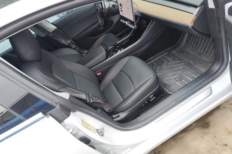 Used Tesla Model 3 2019 Long-Range All-Wheel-Drive Version Right Front Seat