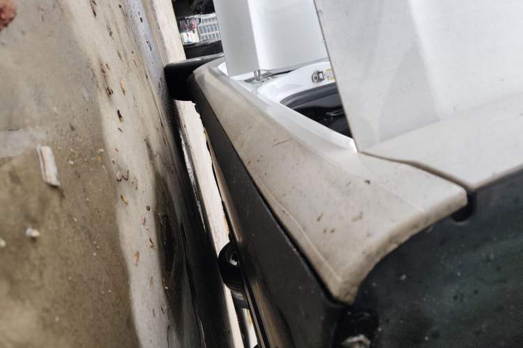 Used Tesla Model 3 2019 Long-Range All-Wheel-Drive Version Right Side Sill