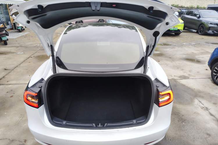 Used Tesla Model 3 2019 Long-Range All-Wheel-Drive Version Trunk