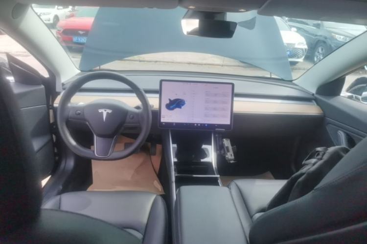 Used Tesla Model 3 2019 Long-Range All-Wheel-Drive Version Center Console