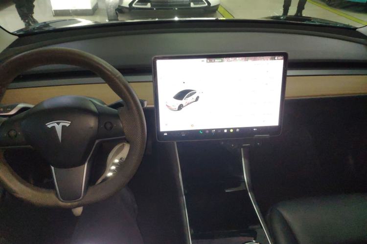 Used Tesla Model 3 2019 Long-Range All-Wheel-Drive Version Center Console