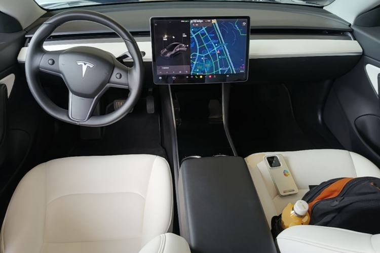 Used Tesla Model 3 2019 Long-Range All-Wheel-Drive Version Center Console