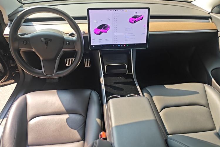 Used Tesla Model 3 2019 Long-Range All-Wheel-Drive Version Center Console