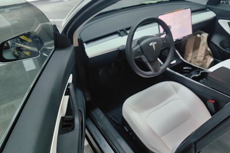 Used Tesla Model 3 2019 Long-Range All-Wheel-Drive Version Driver Seat