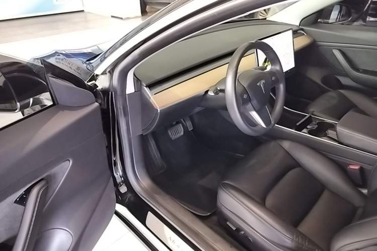 Used Tesla Model 3 2019 Long-Range All-Wheel-Drive Version Driver Seat