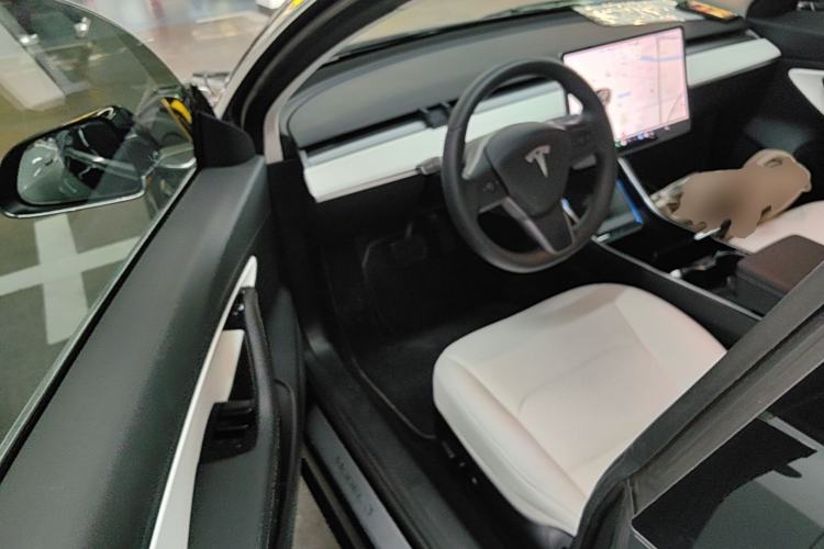 Used Tesla Model 3 2019 Long-Range All-Wheel-Drive Version Driver Seat