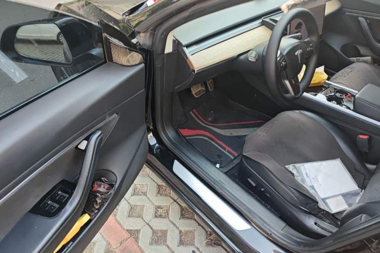 Used Tesla Model 3 2019 Long-Range All-Wheel-Drive Version Driver Seat