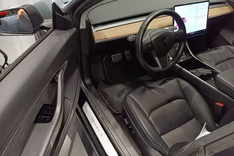 Used Tesla Model 3 2019 Long-Range All-Wheel-Drive Version Driver Seat