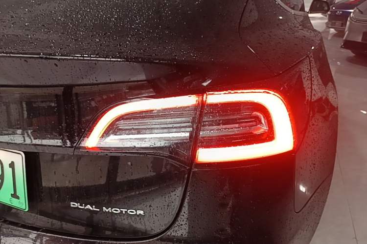 Used Tesla Model 3 2019 Long-Range All-Wheel-Drive Version Exterior 3