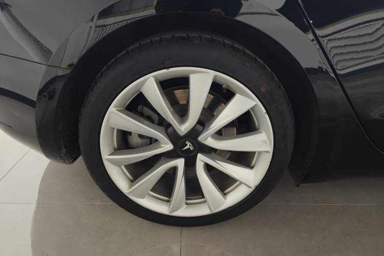 Used Tesla Model 3 2019 Standard Range Rear-Drive Upgraded Version Exterior 4
