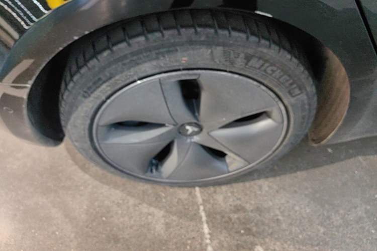 Used Tesla Model 3 2019 Long-Range All-Wheel-Drive Version Exterior 5