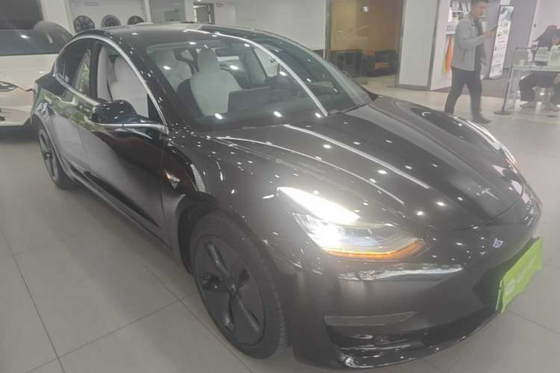 Used Tesla Model 3 2019 Long-Range All-Wheel-Drive Version Front Right 45 Deg
