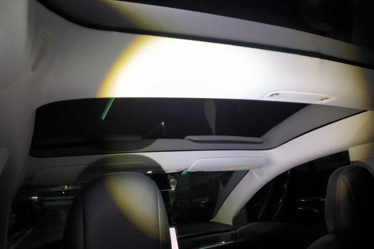 Used Tesla Model 3 2019 Long-Range Rear-Wheel-Drive Version Headliner