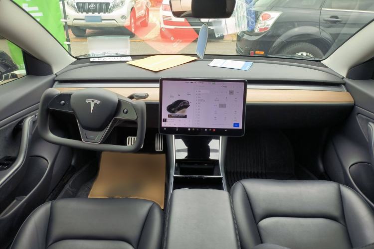 Used Tesla Model 3 2019 Long-Range Rear-Wheel-Drive Version Interior 1