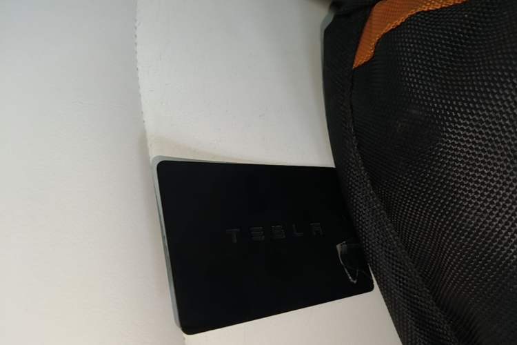 Used Tesla Model 3 2019 Long-Range All-Wheel-Drive Version Interior 1