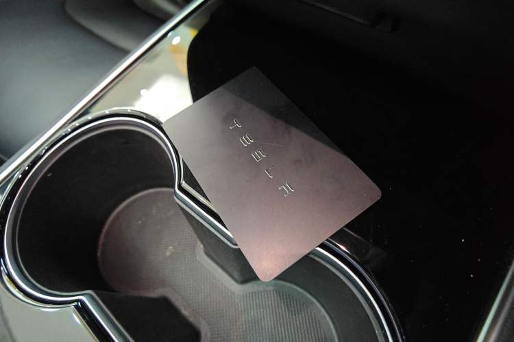 Used Tesla Model 3 2019 Long-Range All-Wheel-Drive Version Interior 1