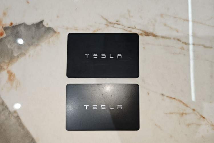 Used Tesla Model 3 2019 Long-Range All-Wheel-Drive Version Interior 1
