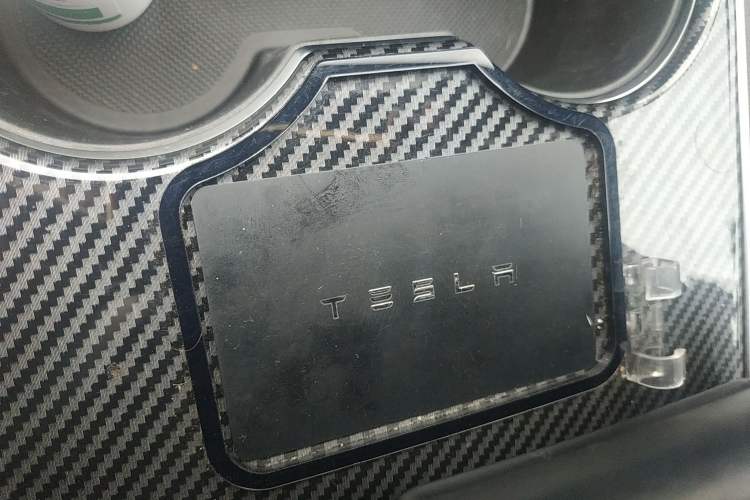 Used Tesla Model 3 2019 Long-Range All-Wheel-Drive Version Interior 1