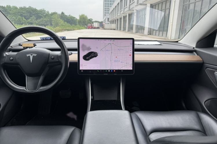 Used Tesla Model 3 2019 Long-Range Rear-Wheel-Drive Version Interior 2