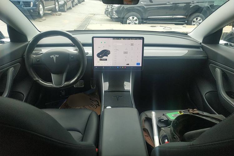 Used Tesla Model 3 2019 Long-Range All-Wheel-Drive Version Interior 2