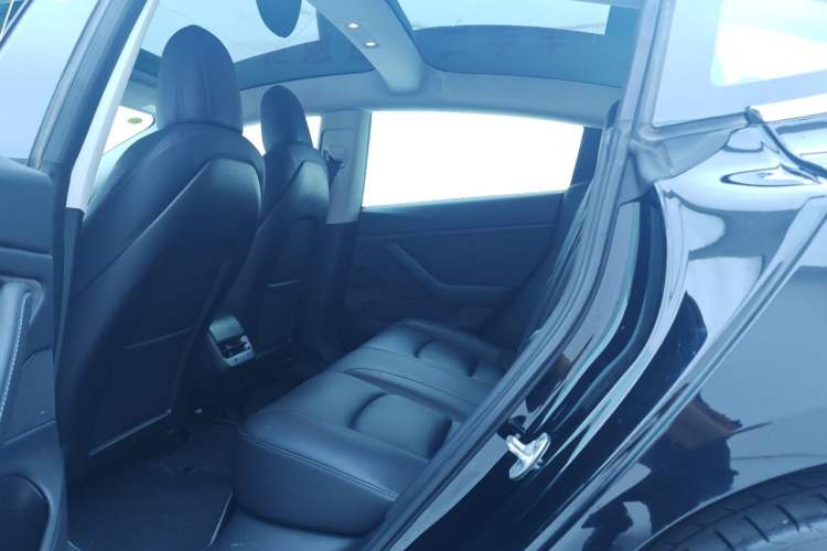 Used Tesla Model 3 2019 Long-Range All-Wheel-Drive Version Interior 2
