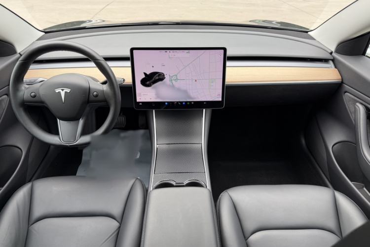 Used Tesla Model 3 2019 Long-Range Rear-Wheel-Drive Version Interior 3