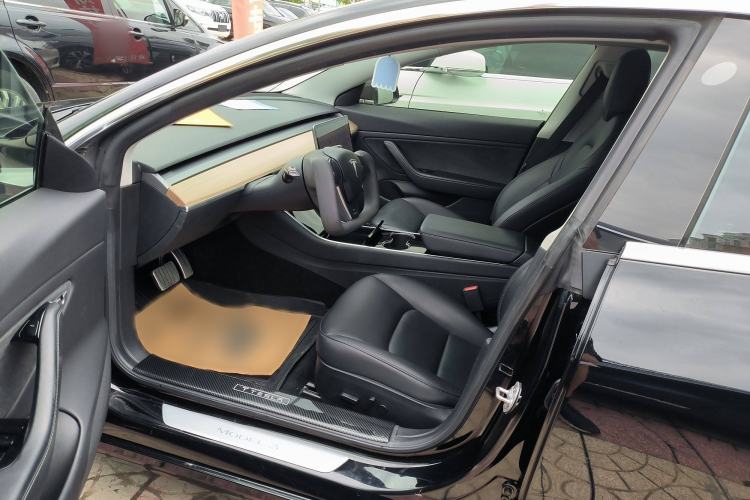 Used Tesla Model 3 2019 Long-Range Rear-Wheel-Drive Version Interior 3