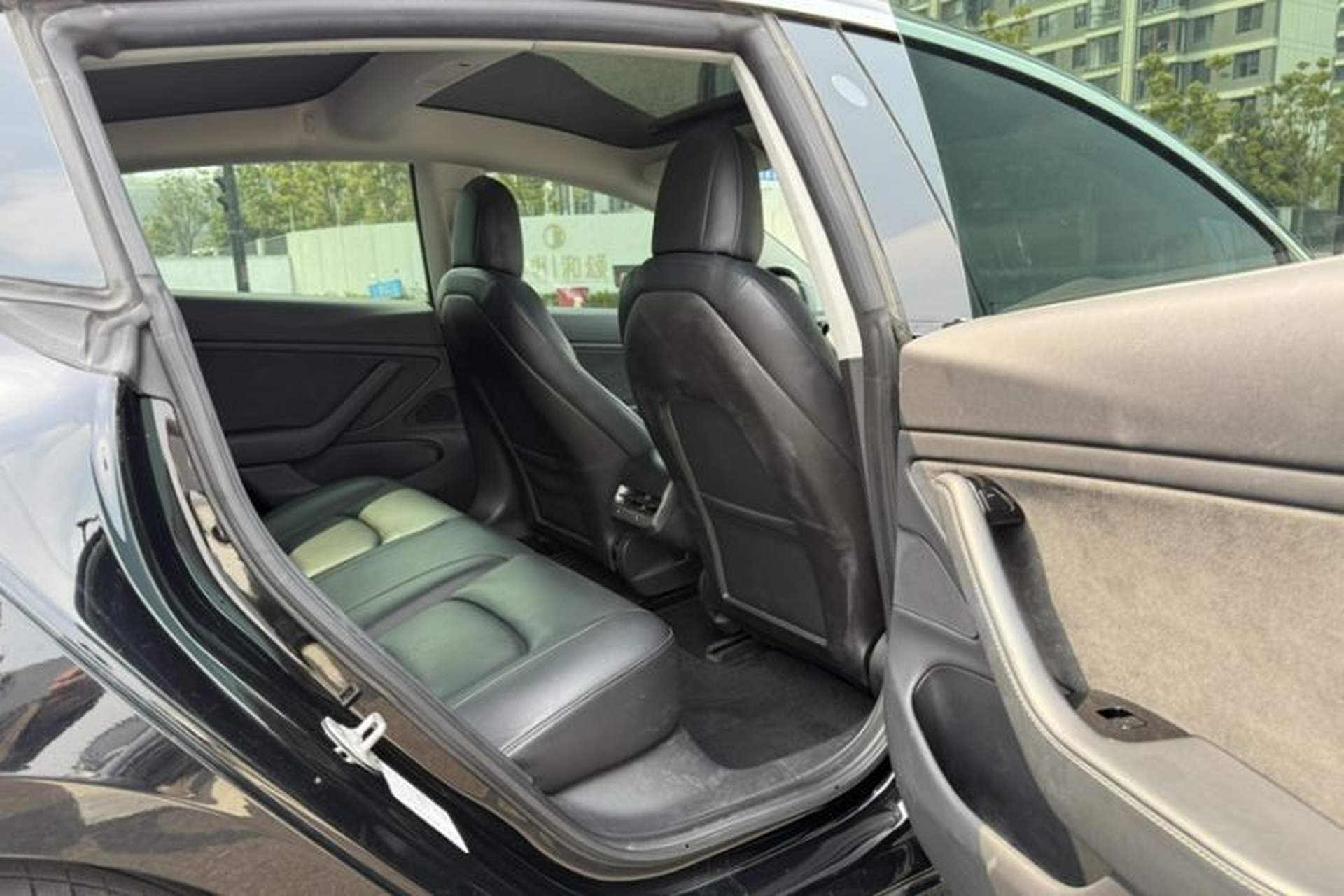 Used Tesla Model 3 2019 Long-Range Rear-Wheel-Drive Version Interior 3