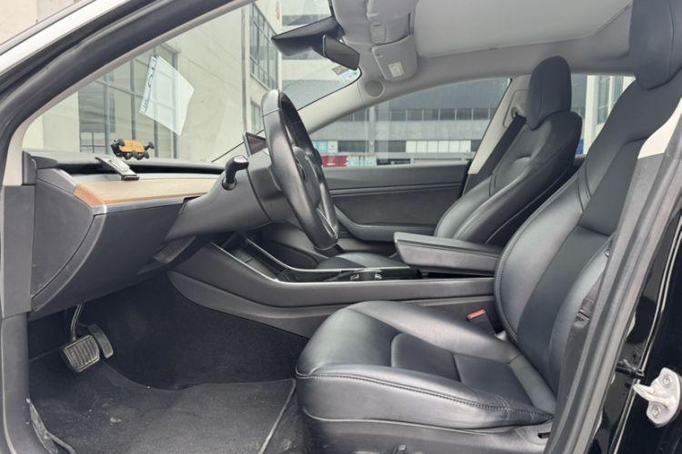 Used Tesla Model 3 2019 Long-Range Rear-Wheel-Drive Version Interior 3