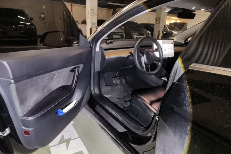 Used Tesla Model 3 2019 Standard Range Rear-Drive Upgraded Version Interior 3