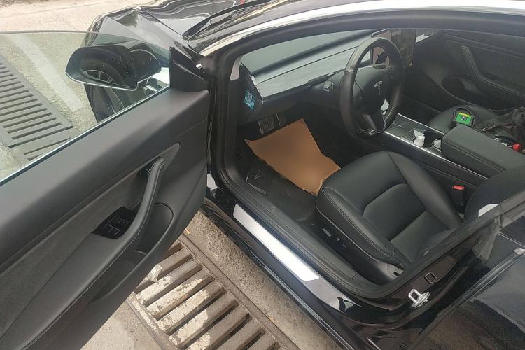 Used Tesla Model 3 2019 Long-Range All-Wheel-Drive Version Interior 3