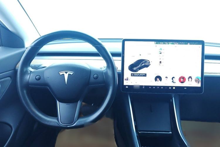 Used Tesla Model 3 2019 Long-Range All-Wheel-Drive Version Interior 3