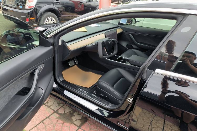 Used Tesla Model 3 2019 Long-Range Rear-Wheel-Drive Version Interior 4