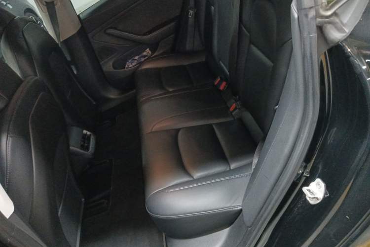 Used Tesla Model 3 2019 Long-Range Rear-Wheel-Drive Version Interior 4