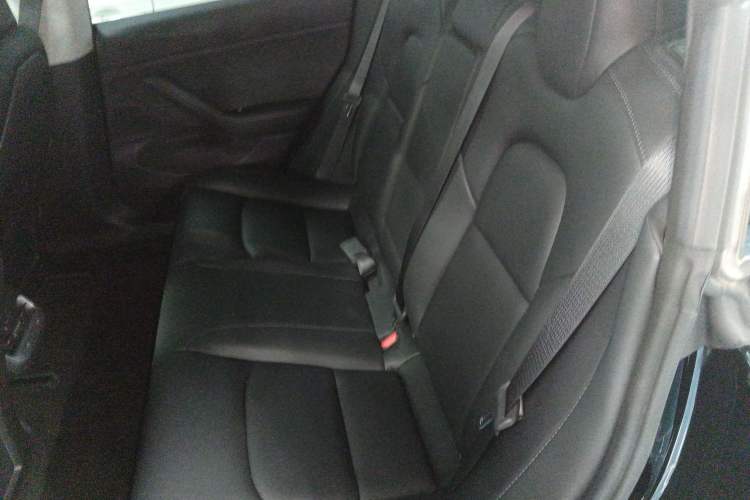 Used Tesla Model 3 2019 Long-Range All-Wheel-Drive Version Interior 4