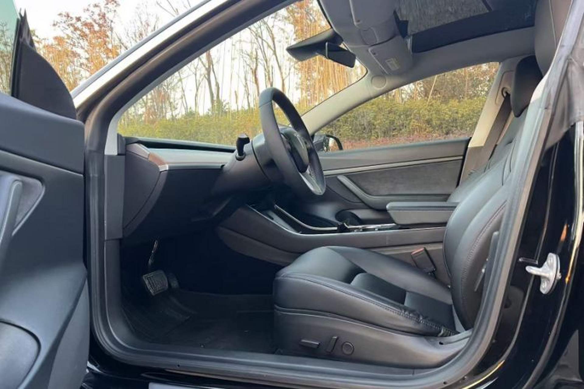 Used Tesla Model 3 2019 Standard Range Rear-Drive Upgraded Version Interior 4