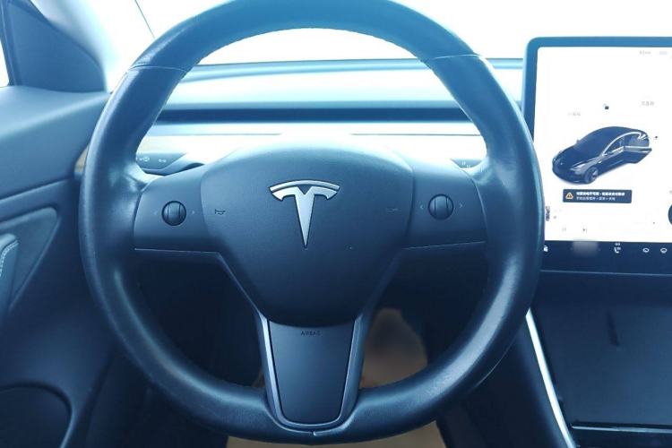 Used Tesla Model 3 2019 Long-Range All-Wheel-Drive Version Interior 4