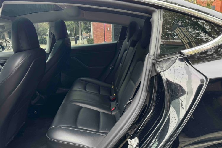 Used Tesla Model 3 2019 Long-Range Rear-Wheel-Drive Version Interior 5