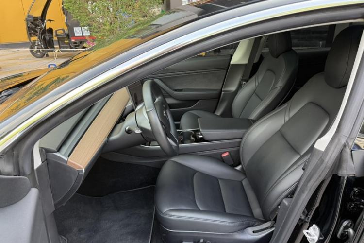 Used Tesla Model 3 2019 Long-Range Rear-Wheel-Drive Version Interior 5