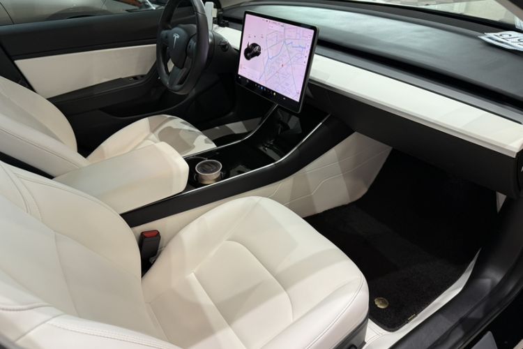 Used Tesla Model 3 2019 Long-Range All-Wheel-Drive Version Interior 5