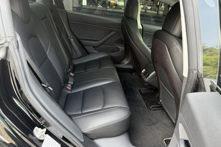 Used Tesla Model 3 2019 Long-Range Rear-Wheel-Drive Version Interior 7