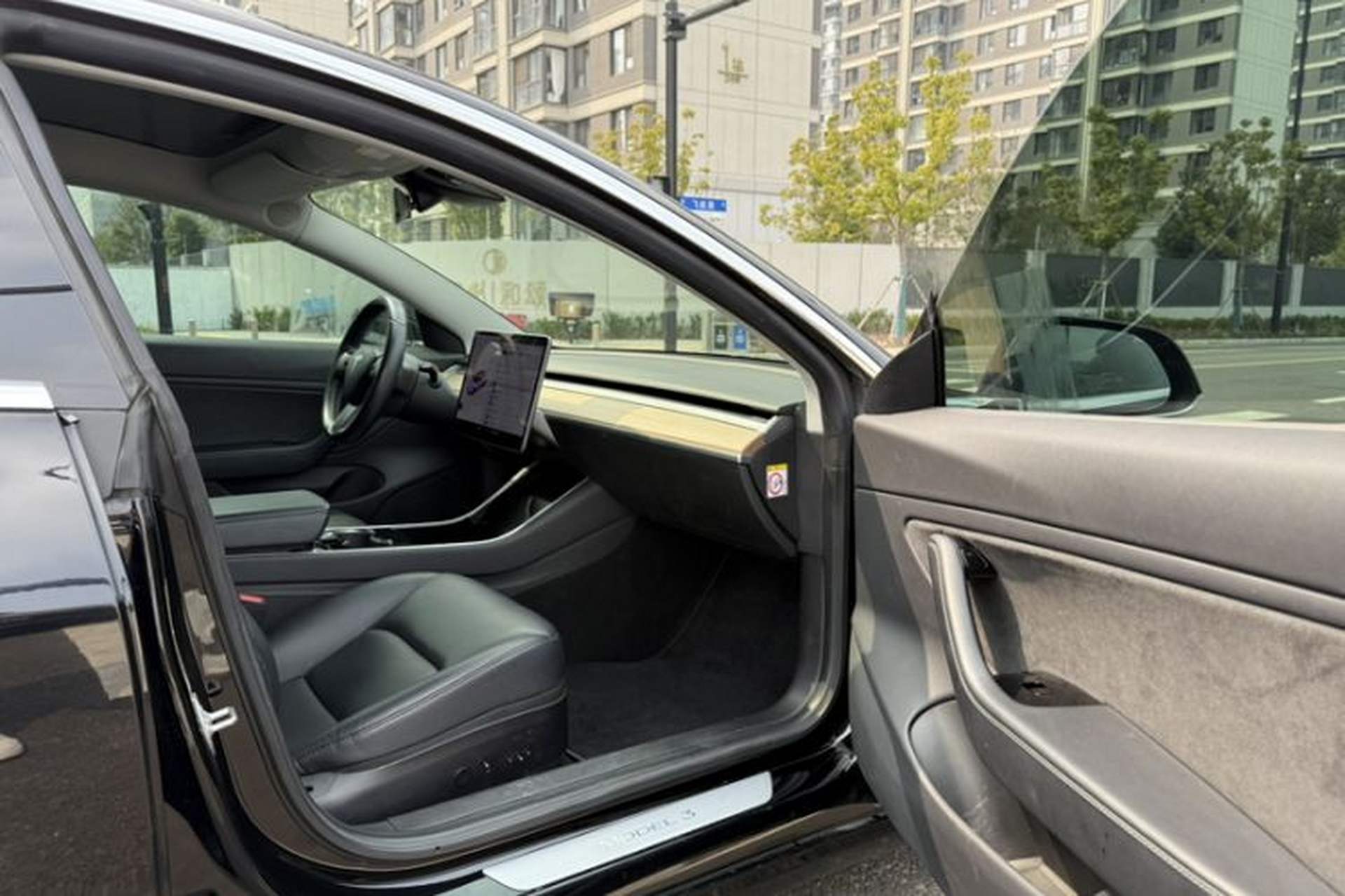 Used Tesla Model 3 2019 Long-Range Rear-Wheel-Drive Version Interior 7