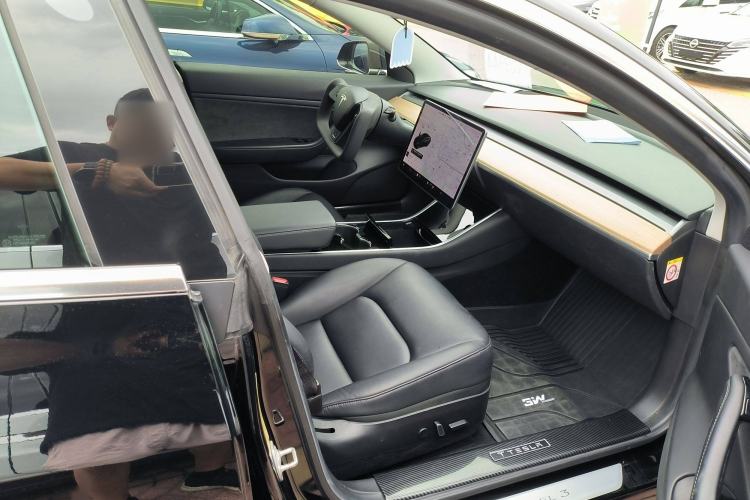 Used Tesla Model 3 2019 Long-Range Rear-Wheel-Drive Version Interior 8