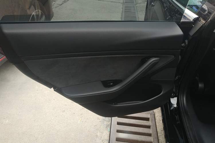 Used Tesla Model 3 2019 Long-Range All-Wheel-Drive Version Interior 8