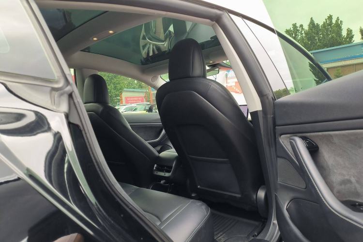 Used Tesla Model 3 2019 Long-Range Rear-Wheel-Drive Version Interior 9