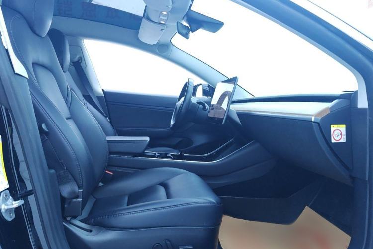 Used Tesla Model 3 2019 Long-Range All-Wheel-Drive Version Interior 9