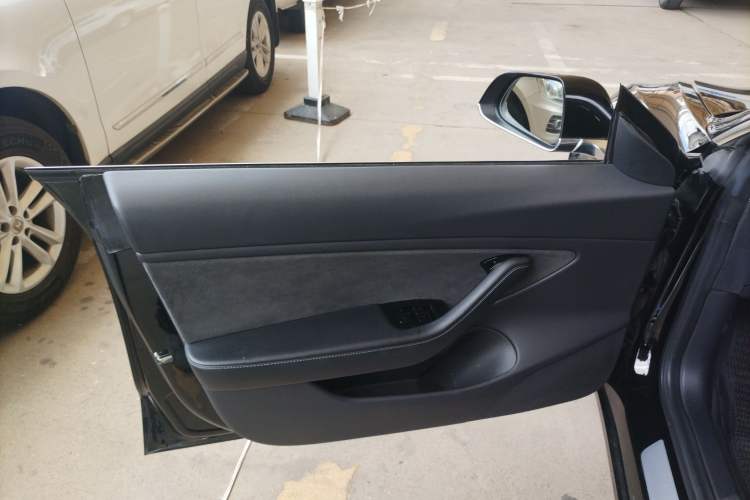 Used Tesla Model 3 2019 Long-Range Rear-Wheel-Drive Version Left Front Door Interior